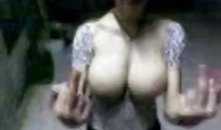 گای پورنو دو عکس سکسی کون گشاد باتجربه را تماشا می کند