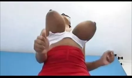 جنیفر وایت و نائومی وست در حال عكس كوس سكس آزمایش قدرت مقعد هستند