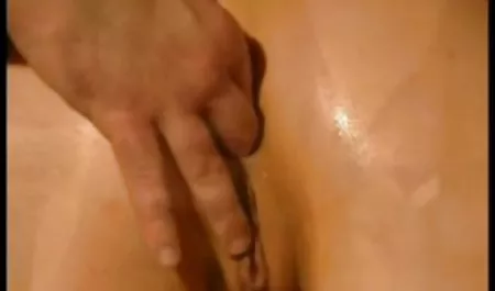 سکس مقعد عكس كس شهواني داغ روی چمن