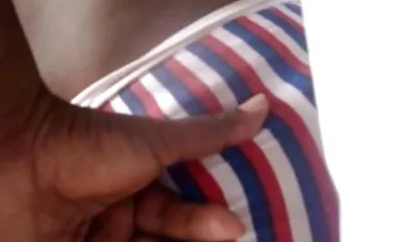 دو لزبین در یک صندلی و یک عكس كس وكون dildo بزرگ