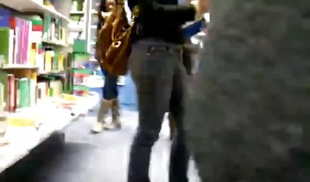 فاحشه با یک عكس كير و كس صدف کنار استخر