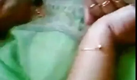 دانشجویی دوست خود عکس سکسی کون های بزرگ را می بیند که دوست پسر دارد
