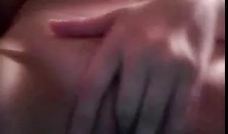 میز عكس كون سكسي کار روی میز است