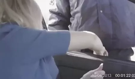 نائومی عكس كون یک استمناء خروس بزرگ را فریاد می زند