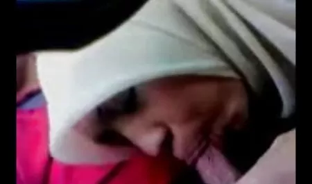 هانا هیلتون گربه عکس های سکسی کون و کوس خود را باز کرد و انگشتانش را به آنجا زد