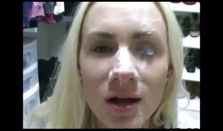 پسر به دختر دهان و لثه عکس سکسی زنانچاق می دهد